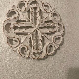 White Ornate Art Medallion Wall Decor